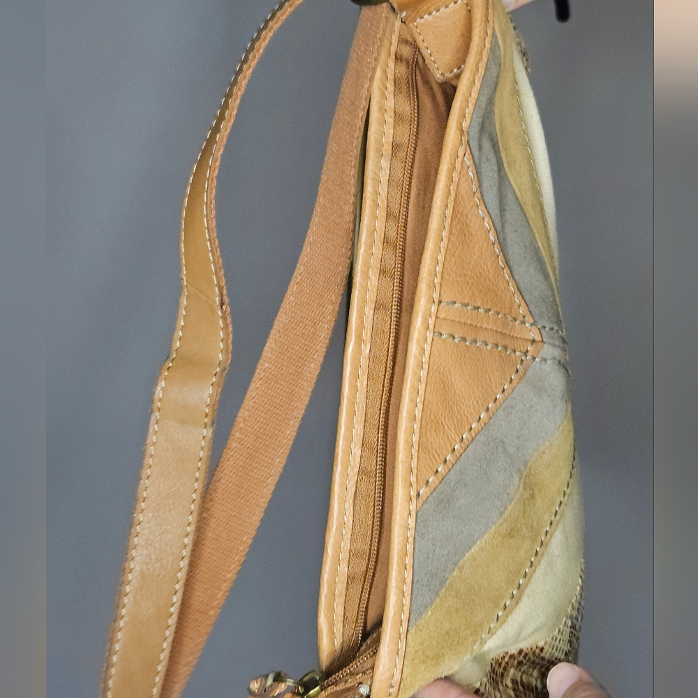 Fossil Chevron Crossbody Bag in Tan and Cream - Picture 6 of 13